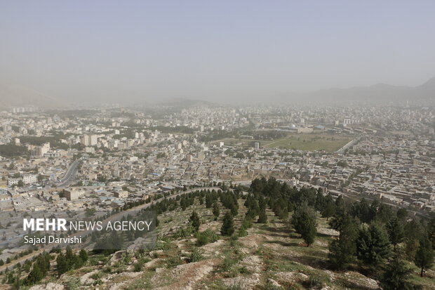 نفوذ ذرات گردوغبار به آسمان لرستان از روز سه‌شنبه