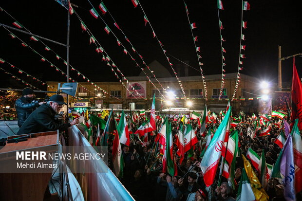 هفتاد و هفتمین شب حضور باشکوه زنجانی‌ها در میدان دفاع از حریم وطن