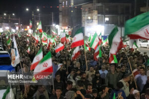 هفتاد و پنجمین شب ایستادگی مردم میناب در میدان