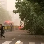 وزش باد شدید و احتمال طوفان گرد و خاک در تهران/ اعلام وضعیت قرمز در پایتخت