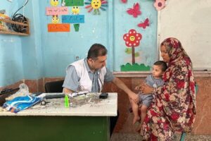 ویزیت رایگان ۳۱۰ نفر در میناب به مناسبت هفته سلامت