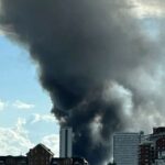آتش‌سوزی گسترده در جنوب لندن/ ۱۰۰ آتش‌نشان به محل حادثه اعزام شدند