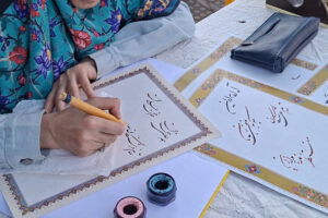 اجرای هنری ۱۰۰ هنرمند قزوینی در صدمین شب تجمع مردم در سنگر خیابان