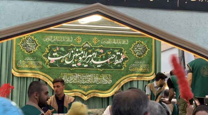 تصاویری از حضور پرشور مردم ارومیه در مهمونی کیلومتری غدیر