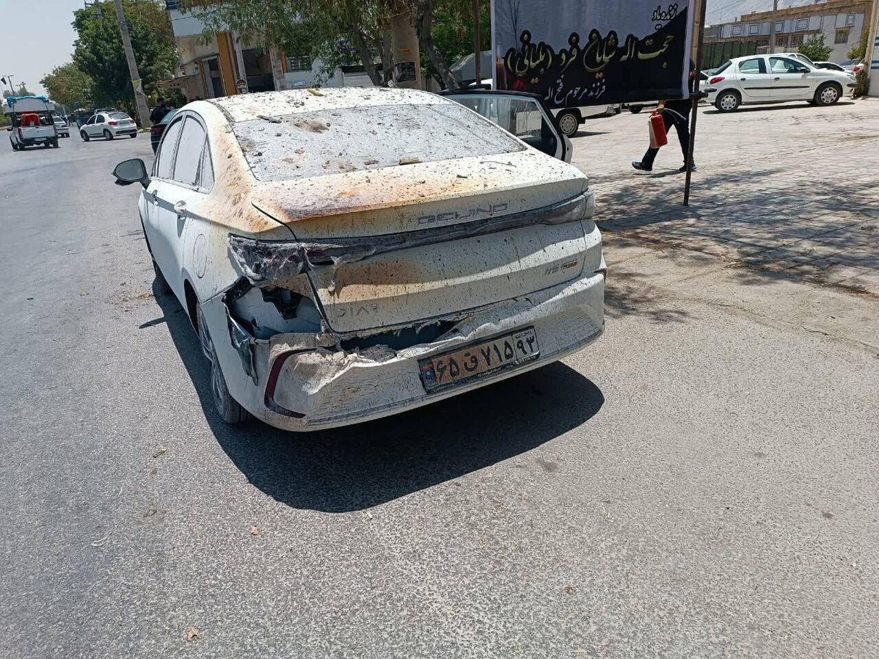 جزئیات هولناک از انفجار قوطی اسپری در کازرون؛ ۲ ماشین طعمه حریق شدند+ عکس