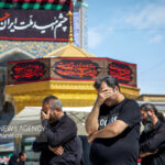 حرم مطهر امام رضا(ع) همزمان با عاشورای حسینی غرق در حزن و اندوه