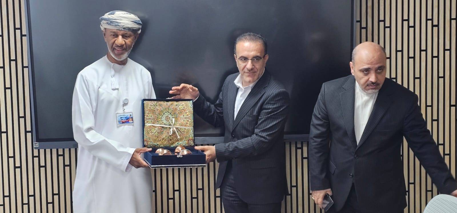 دیدار رئیس‌کل سازمان نظام پزشکی با رئیس انجمن پزشکی عمان، زمینه‌ساز گسترش همکاری‌های حرفه‌ای در جهان اسلام است.