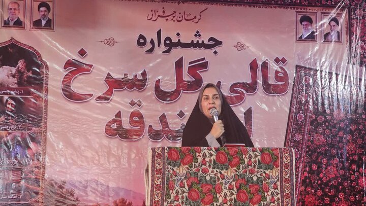 قالی «گل سرخ اسفندقه»‌ نماد اصالت جیرفت در مسیر جهانی شدن است