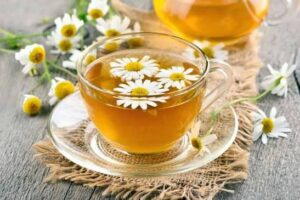 بابونه برای خواب مفید است؟ یافته‌های علمی درباره یک دمنوش سنتی
