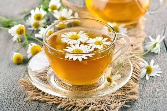 بابونه برای خواب مفید است؟ یافته‌های علمی درباره یک دمنوش سنتی
