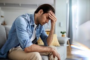 عوارض سرکوب احساسات روی بدن و روان شما؛ از از هجوم افکار در نیمه‌شب تا اضطراب بی‌دلیل