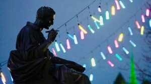 افراد اخلاق‌مدار شادتر از دیگران‌اند یا غمگین‌تر؟