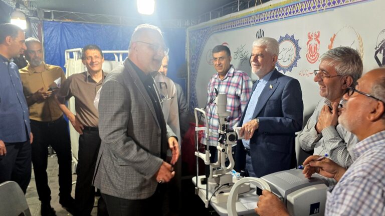 بازدید شهردار تهران و رئیس کمیسیون بهداشت مجلس از فعالیت پزشکان جهادی در میدان ونک