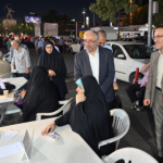 حضور دکتر کامران باقری لنکرانی در غرفه گروه خدمات جهادی درمانی جامعه پزشکی